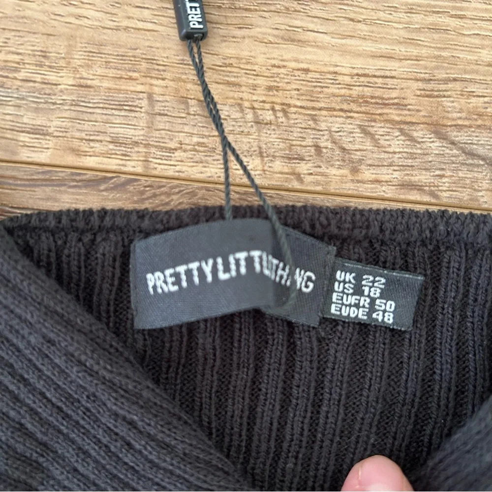 PrettyLittleThing Black Ribbed Crop Top - Picture 3 of 9